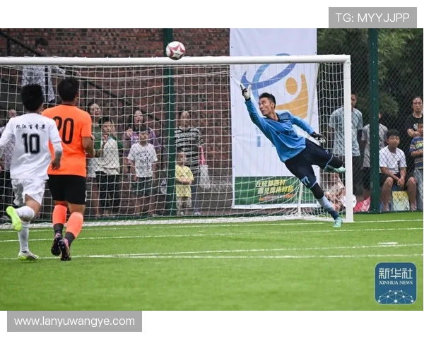 足球比赛中的门将技术与扑救技巧分析