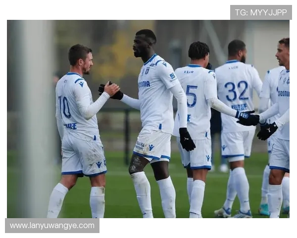 法甲年度防守核心球员表现及防线建设