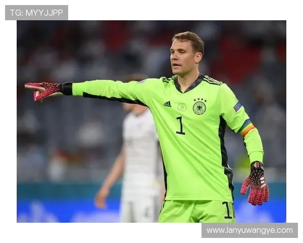 诺伊尔曾长期效力于哪支德甲俱乐部?