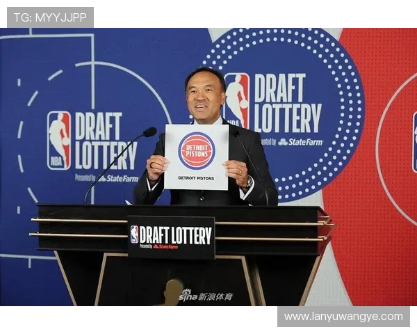 95年NBA选秀状元乔史密斯加盟勇士队开启职业生涯